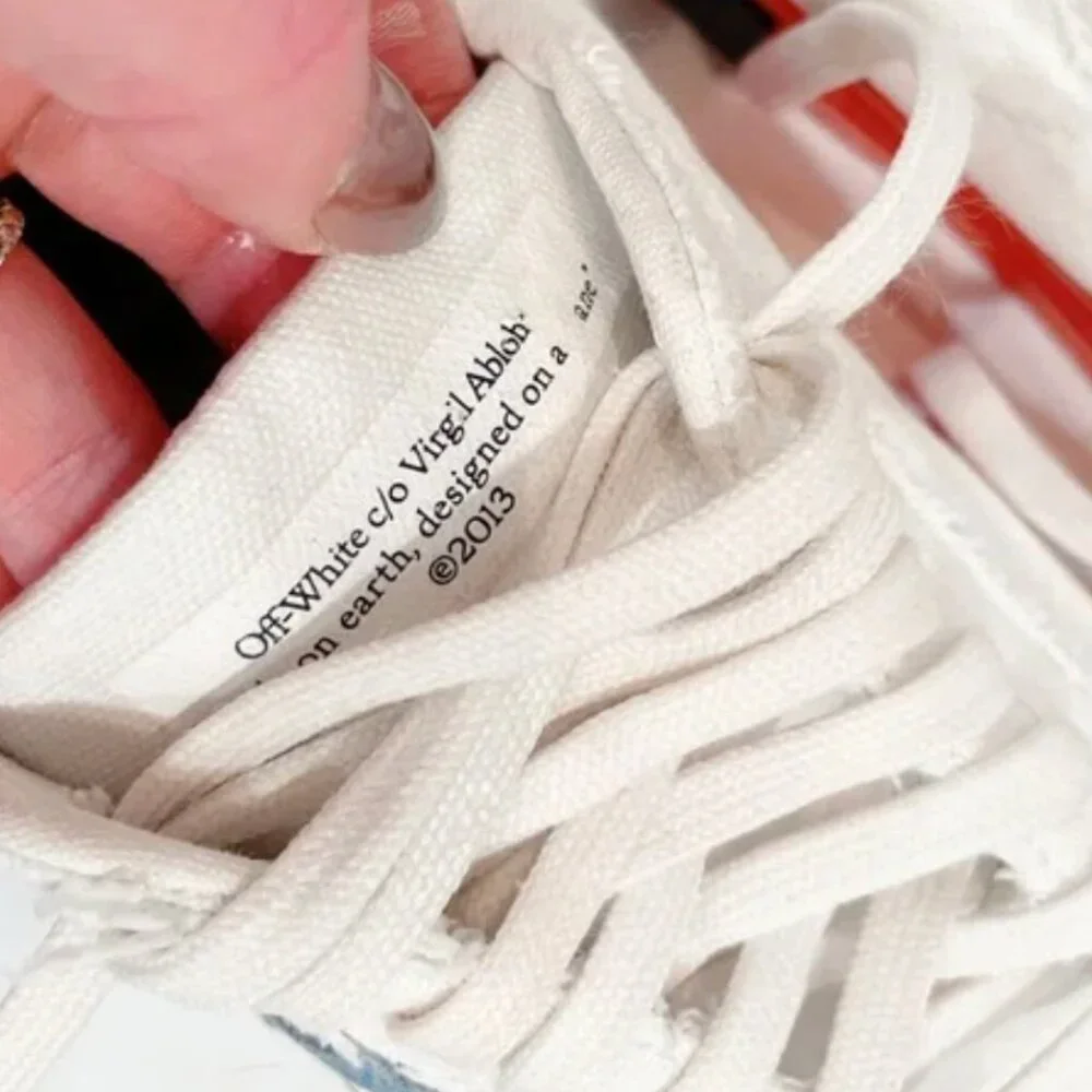 OFF WHITE Vulcanized Low White Black Logo Sneakers 39/US 9